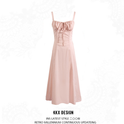 Simple and elegant fishbone suspender dress with large skirt