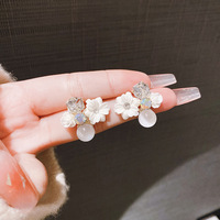 Elegant  Flower Earrings Imitation Pearl Geometric Stud Earrings For Women - Thumbnail 3