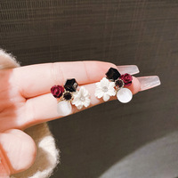 Elegant  Flower Earrings Imitation Pearl Geometric Stud Earrings For Women - Thumbnail 4