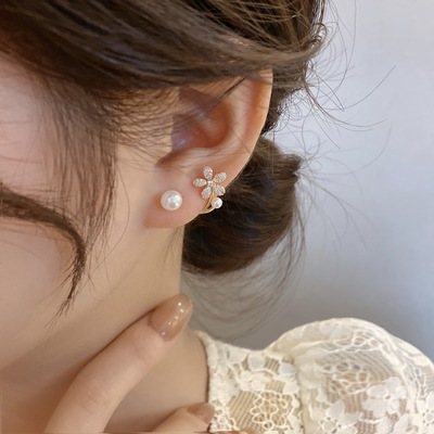 Korean Sweet flower earrings new trend light luxury Pearl earrings for women