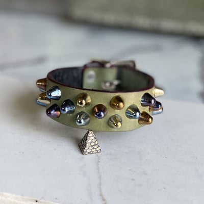 2-1-2 rainbow short british stud green leather wristband