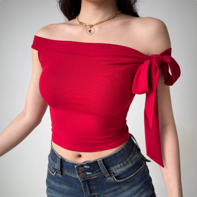 Sexy slim fit t-shirt with straps and neckline