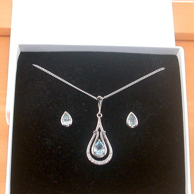 Boxed gift set/sterling silver blue topaz & cz pendant & chain/blue topaz necklace/topaz jewellery/topaz earrings/uk