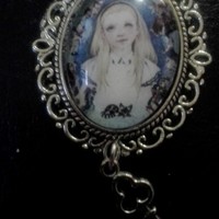 Alice in Wonderland Creepy Alice Necklace - Thumbnail 1